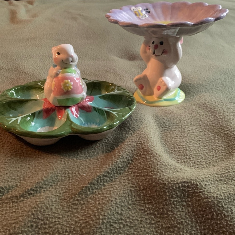 Set of 2 decorative Easter ceramic dishes.  Approx 6 1/2” x 5” and 7” x 4”
